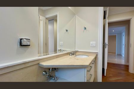 Apartamento à venda com 280m², 3 quartos e 3 vagas Apartamento à venda com 280m², 3 quartos e 3 vagasBanheiro da Suíte 1