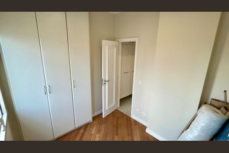 Apartamento à venda com 280m², 3 quartos e 3 vagas Apartamento à venda com 280m², 3 quartos e 3 vagasQuarto de Serviço