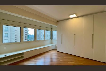 Apartamento à venda com 280m², 3 quartos e 3 vagas Apartamento à venda com 280m², 3 quartos e 3 vagasSuíte 3
