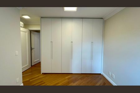 Apartamento à venda com 280m², 3 quartos e 3 vagas Apartamento à venda com 280m², 3 quartos e 3 vagasSuíte 1