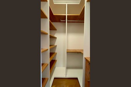 Apartamento à venda com 280m², 3 quartos e 3 vagas Apartamento à venda com 280m², 3 quartos e 3 vagasCloset da Suíte 3