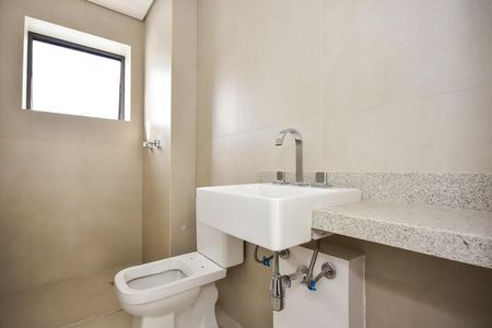 Apartamento à venda com 422m², 4 quartos e 4 vagasBanheiro da Suíte 3