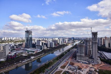 Apartamento à venda com 422m², 4 quartos e 4 vagasVista da Suíte 1