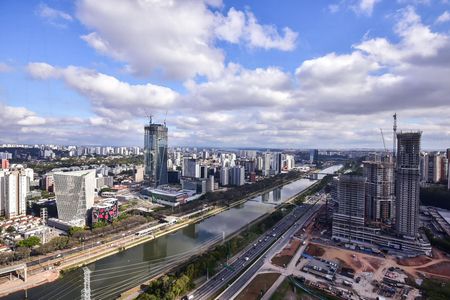 Apartamento à venda com 422m², 4 quartos e 4 vagasVista da Suíte 4