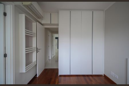 Apartamento à venda com 200m², 3 quartos e 3 vagasSuíte 2