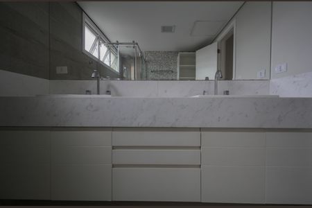 Apartamento à venda com 200m², 3 quartos e 3 vagasBanheiro da Suíte 1