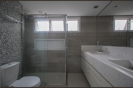 Apartamento à venda com 200m², 3 quartos e 3 vagasBanheiro da Suíte 1