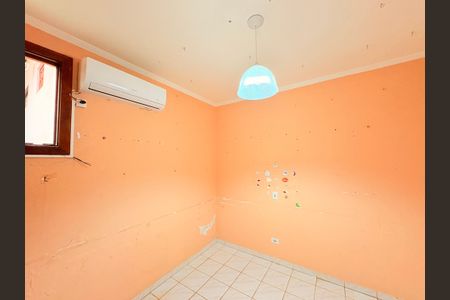 Casa de condomínio à venda com 1000m², 5 quartos e 7 vagasQuarto de Serviço do andar inferior