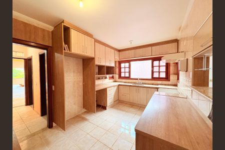 Casa de condomínio à venda com 1000m², 5 quartos e 7 vagasCozinha