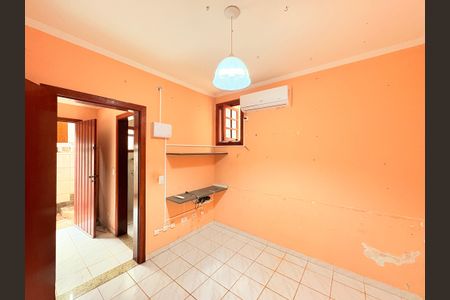 Casa de condomínio à venda com 1000m², 5 quartos e 7 vagasQuarto de Serviço do andar inferior