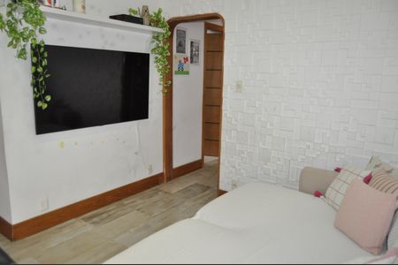 Casa de condomínio à venda com 100m², 2 quartos e 2 vagasSala