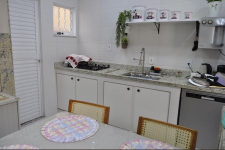 Casa de condomínio à venda com 100m², 2 quartos e 2 vagasCozinha