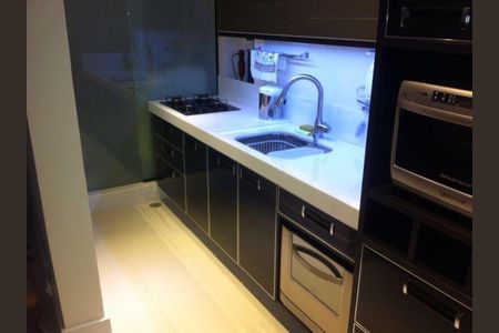 Cozinha de apartamento à venda com 2 quartos, 53m² em Vila Nova Conceição, São Paulo