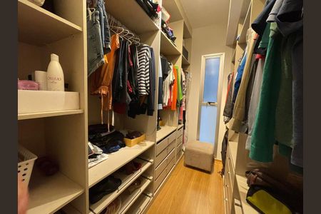 Apartamento à venda com 126m², 3 quartos e 2 vagas Apartamento à venda com 126m², 3 quartos e 2 vagasCloset da Suíte