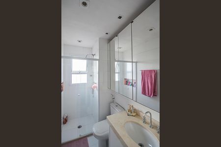 Apartamento à venda com 180m², 3 quartos e 3 vagas Apartamento à venda com 180m², 3 quartos e 3 vagasBanheiro da Suíte 2