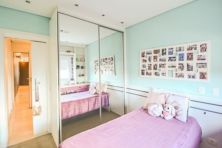 Apartamento à venda com 180m², 3 quartos e 3 vagas Apartamento à venda com 180m², 3 quartos e 3 vagasQuarto 2 - Suíte