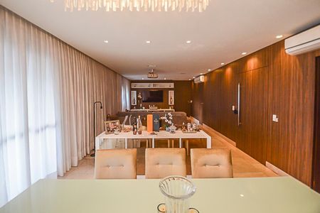 Apartamento à venda com 180m², 3 quartos e 3 vagas Apartamento à venda com 180m², 3 quartos e 3 vagasSala