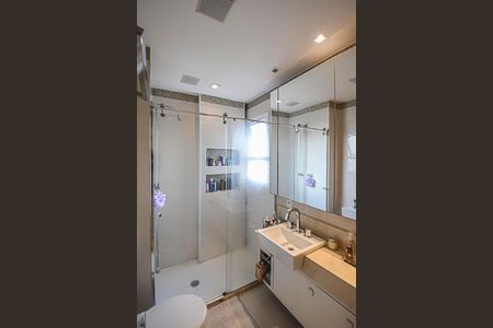 Apartamento à venda com 180m², 3 quartos e 3 vagas Apartamento à venda com 180m², 3 quartos e 3 vagasBanheiro da Suíte