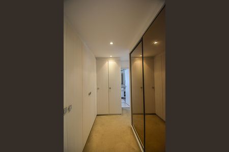 Apartamento à venda com 180m², 3 quartos e 3 vagas Apartamento à venda com 180m², 3 quartos e 3 vagasQuarto Suíte