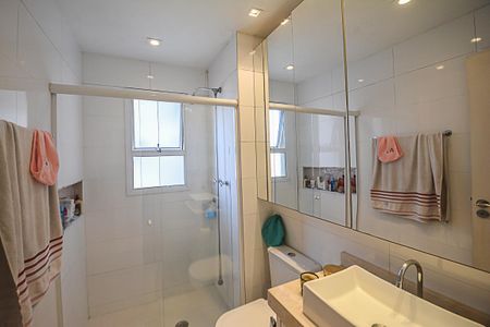 Apartamento à venda com 180m², 3 quartos e 3 vagas Apartamento à venda com 180m², 3 quartos e 3 vagasBanheiro da Suíte 3