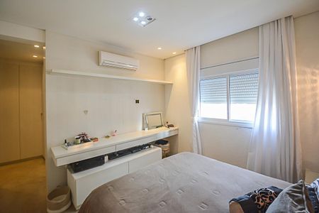 Apartamento à venda com 180m², 3 quartos e 3 vagas Apartamento à venda com 180m², 3 quartos e 3 vagasQuarto Suíte