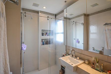 Apartamento à venda com 180m², 3 quartos e 3 vagas Apartamento à venda com 180m², 3 quartos e 3 vagasBanheiro da Suíte