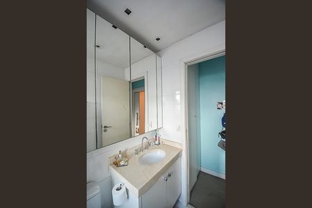 Apartamento à venda com 180m², 3 quartos e 3 vagas Apartamento à venda com 180m², 3 quartos e 3 vagasBanheiro da Suíte 2