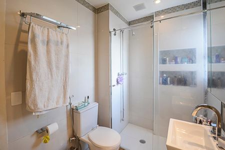 Apartamento à venda com 180m², 3 quartos e 3 vagas Apartamento à venda com 180m², 3 quartos e 3 vagasBanheiro da Suíte