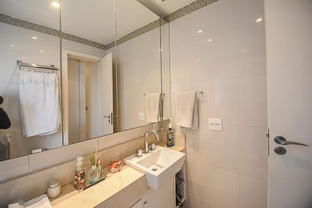 Apartamento à venda com 180m², 3 quartos e 3 vagas Apartamento à venda com 180m², 3 quartos e 3 vagasBanheiro da Suíte