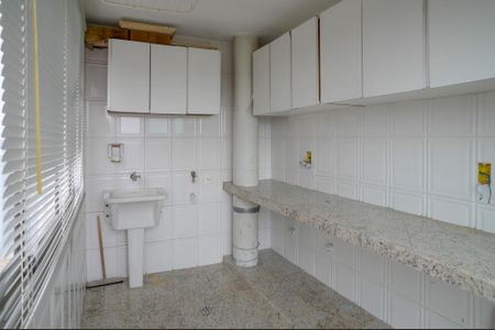 Apartamento à venda com 180m², 3 quartos e 1 vagaÁrea de Serviço