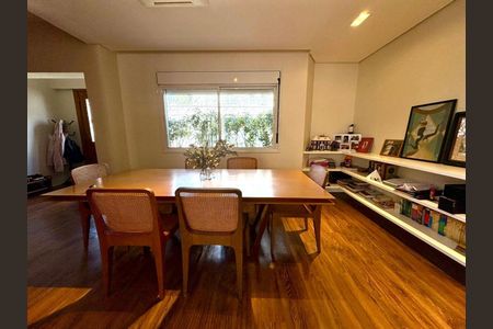 Casa à venda com 265m², 3 quartos e 2 vagas Casa à venda com 265m², 3 quartos e 2 vagasSala de Jantar