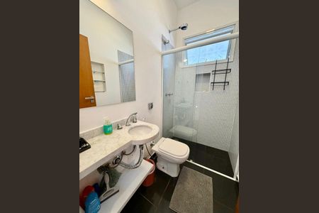 Casa à venda com 265m², 3 quartos e 2 vagas Casa à venda com 265m², 3 quartos e 2 vagasBanheiro