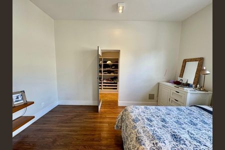 Casa à venda com 265m², 3 quartos e 2 vagas Casa à venda com 265m², 3 quartos e 2 vagasQuarto