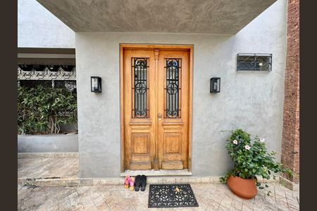 Casa à venda com 265m², 3 quartos e 2 vagas Casa à venda com 265m², 3 quartos e 2 vagasEntrada