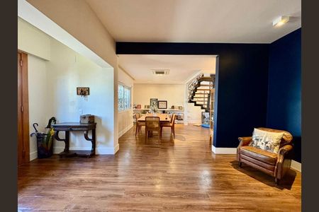 Casa à venda com 265m², 3 quartos e 2 vagas Casa à venda com 265m², 3 quartos e 2 vagasEntrada