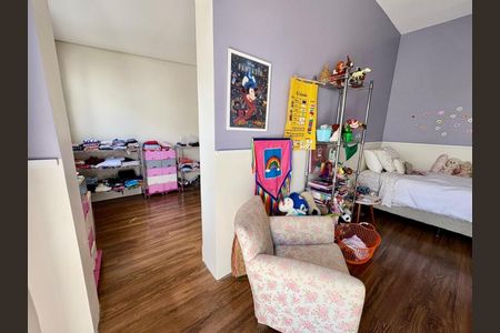 Casa à venda com 265m², 3 quartos e 2 vagas Casa à venda com 265m², 3 quartos e 2 vagasQuarto