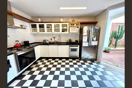 Casa à venda com 265m², 3 quartos e 2 vagas Casa à venda com 265m², 3 quartos e 2 vagasCozinha