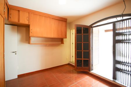 Casa para alugar com 250m², 3 quartos e 3 vagasSuíte