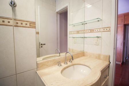 Casa para alugar com 250m², 3 quartos e 3 vagasBanheiro da Suíte