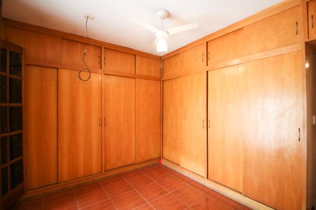 Casa para alugar com 250m², 3 quartos e 3 vagasSuíte