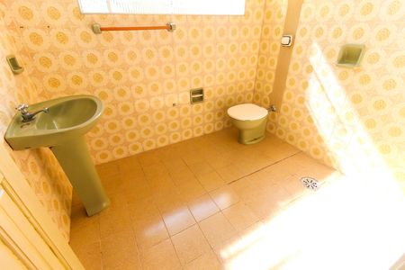 Casa para alugar com 180m², 2 quartos e 1 vaga Casa para alugar com 180m², 2 quartos e 1 vagaBanheiro