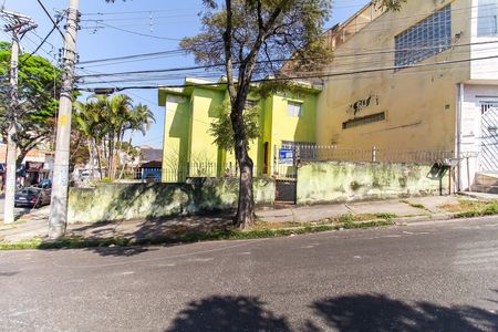 Casa para alugar com 180m², 2 quartos e 1 vaga Casa para alugar com 180m², 2 quartos e 1 vagaFachada + Placa