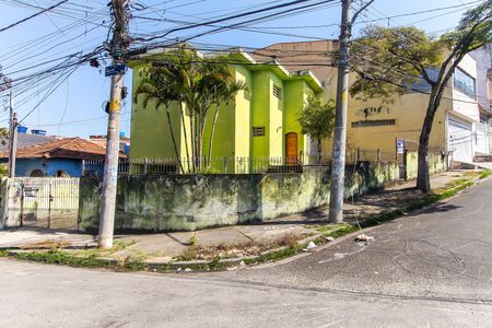 Casa para alugar com 180m², 2 quartos e 1 vaga Casa para alugar com 180m², 2 quartos e 1 vagaFachada + Placa