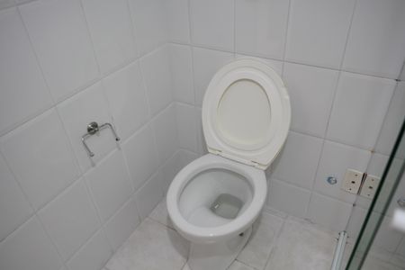 Banheiro de casa para alugar com 1 quarto, 34m² em Vila Bertioga, São Paulo