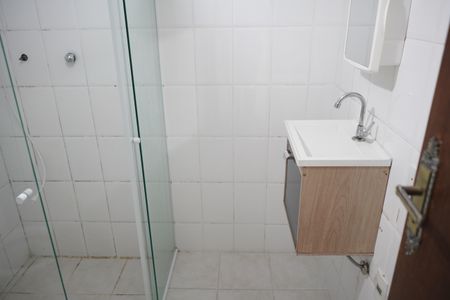 Banheiro de casa para alugar com 1 quarto, 34m² em Vila Bertioga, São Paulo