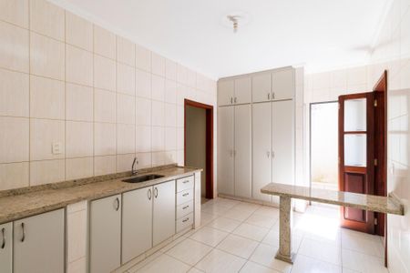 Casa à venda com 148m², 3 quartos e 3 vagasCozinha 