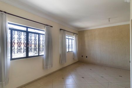 Casa à venda com 148m², 3 quartos e 3 vagasSala