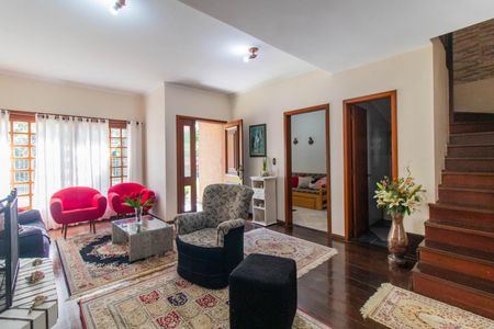 Sala de casa à venda com 4 quartos, 258m² em Espírito Santo, Porto Alegre