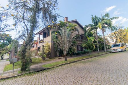 Casa à venda com 258m², 4 quartos e 4 vagasFachada