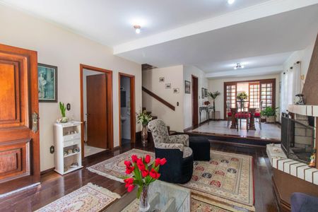 Casa à venda com 258m², 4 quartos e 4 vagasSala